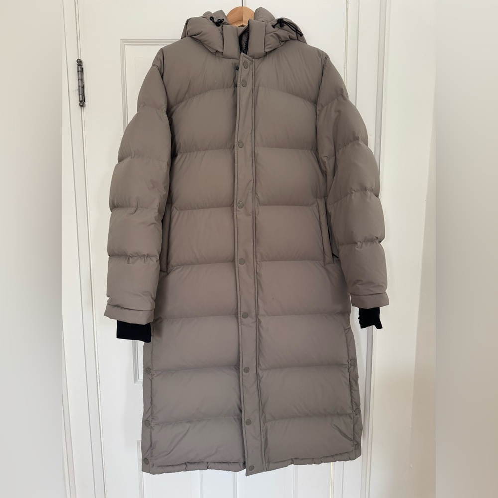 The Super Puff Long CliMATTE in Modern Taupe